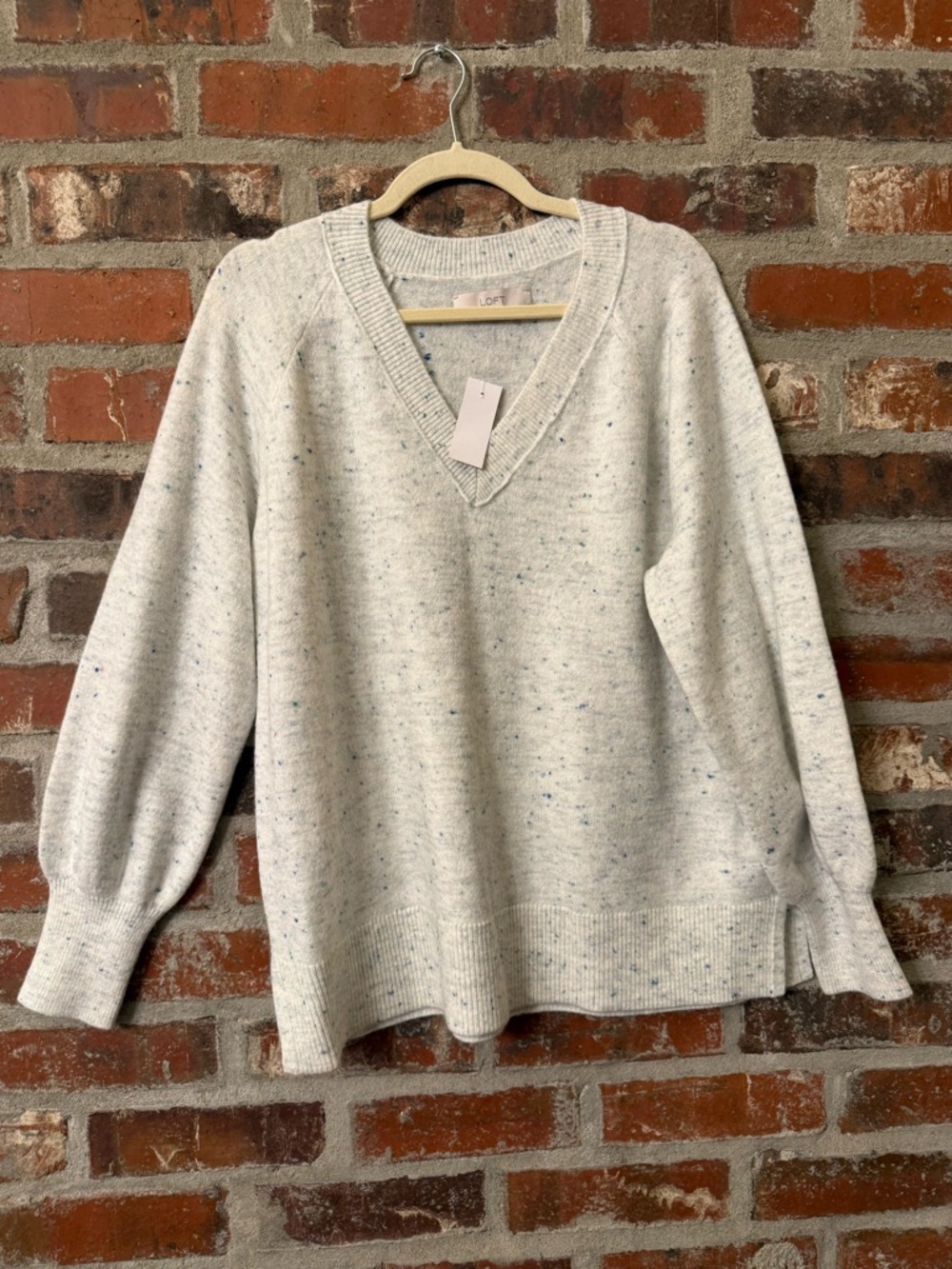 T74 - LOFT Cream Speckled V-Neck Sweater with Multicolor Flecks